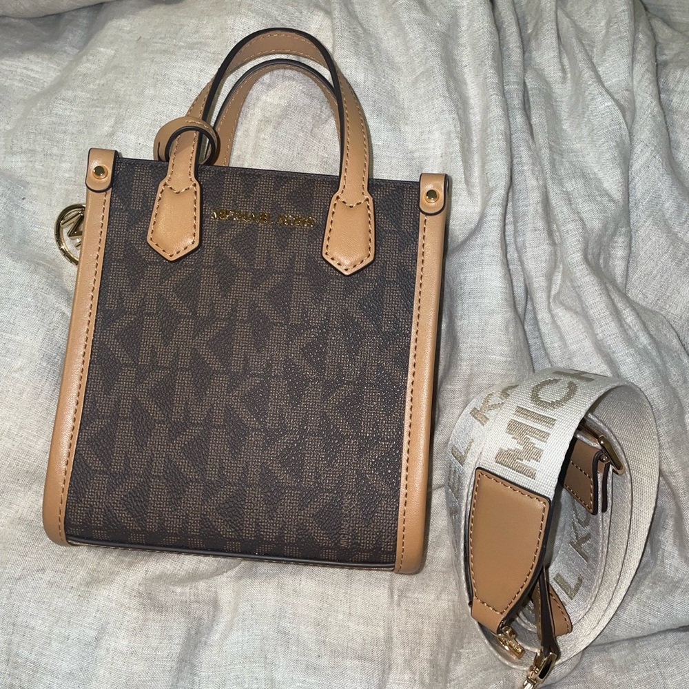 Michael Kors Crossbody Purse✨